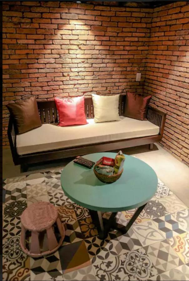 Stay&Chill - S.1: Ancient Studio Nearby Bui Vien 호치민 외부 사진